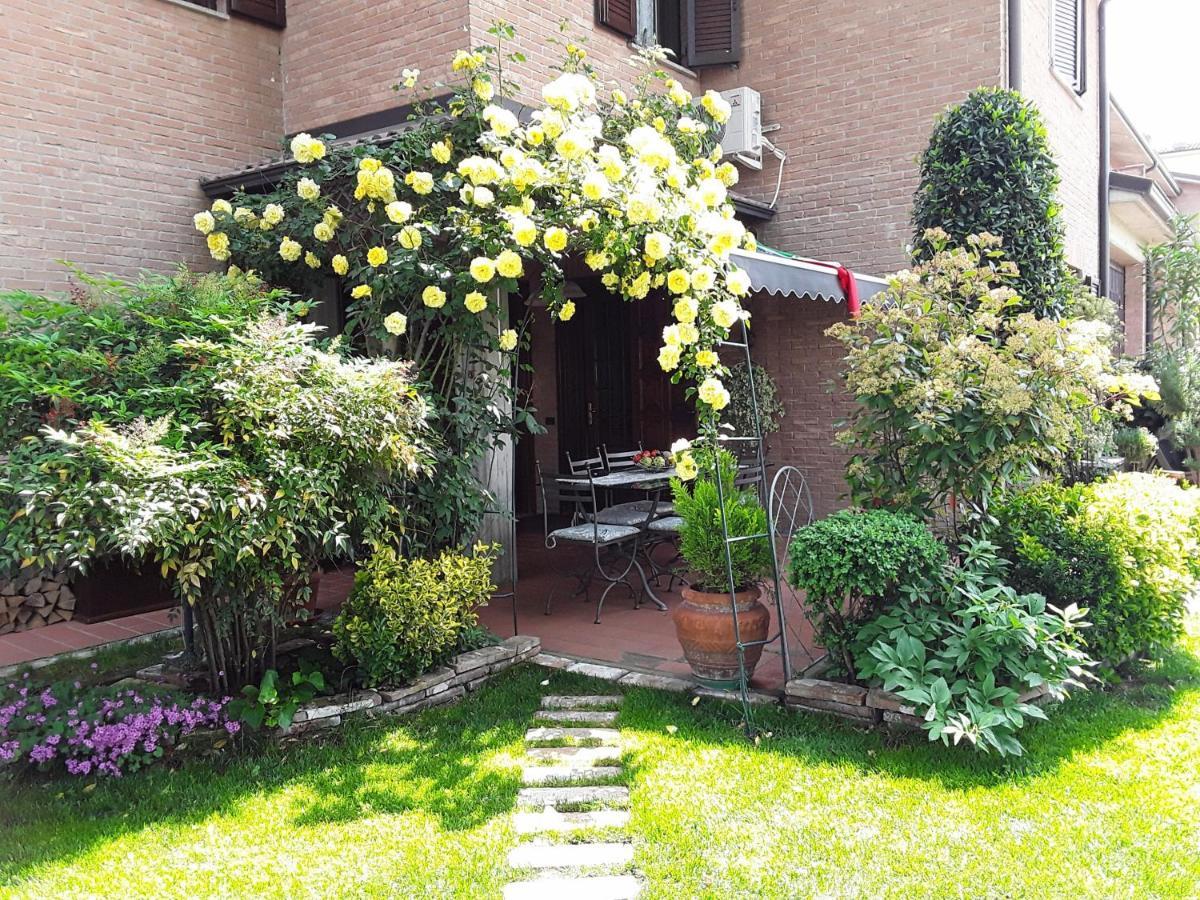 B&B La Rosa Gialla Маранело Екстериор снимка